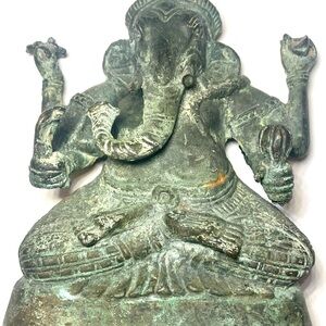 Tamil Nadu sculpture figure of Ganesha, 16th century. loss wax bronze.